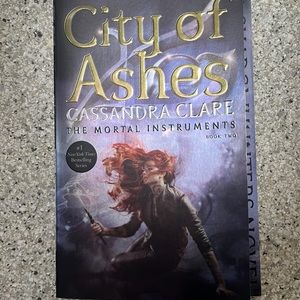 City Of Ashes- the mortal instruments by Cassandra Clare